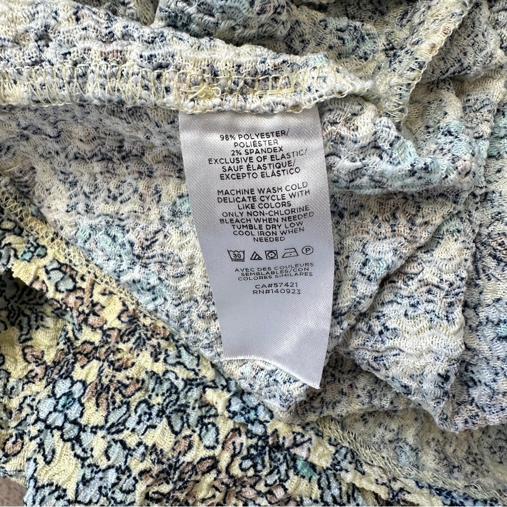 LOFT Blue Cream Smocked Floral Ruffle Neck Blouse Top Size XL - Picture 6 of 7